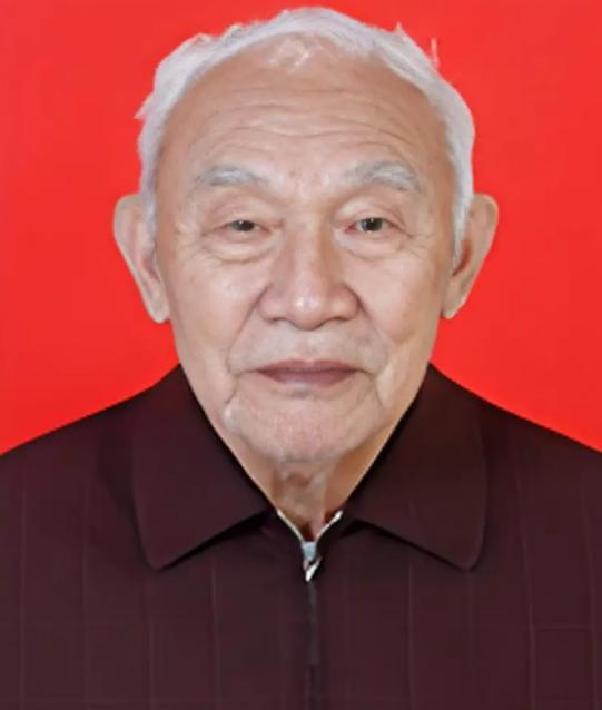 96岁毕生从教！退休34年捐出全部积蓄，老校长把一生献给寒门学子
 
赵栋贤（1