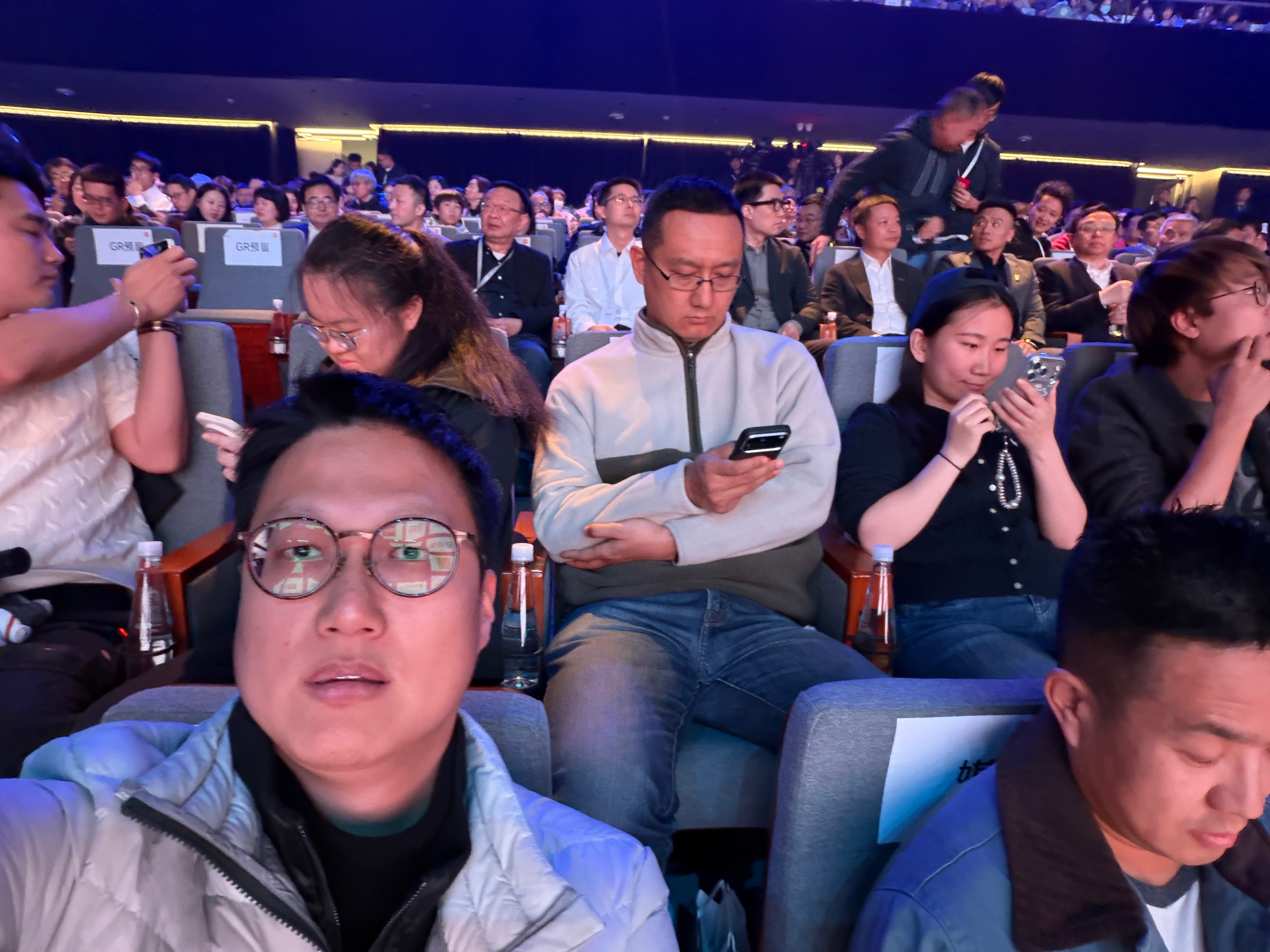 新一代SU7要来了，现场大佬真不少啊！在图三还发现了自己 北京·小米未来产业园