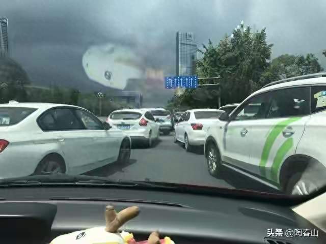 第一批聪明人已堵在路上了