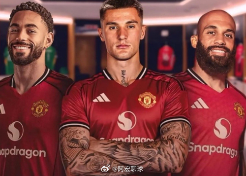 千呼万唤！曼联今夏2亿锋线新援“詹库科”组合首次共同先发曼联 ​​​