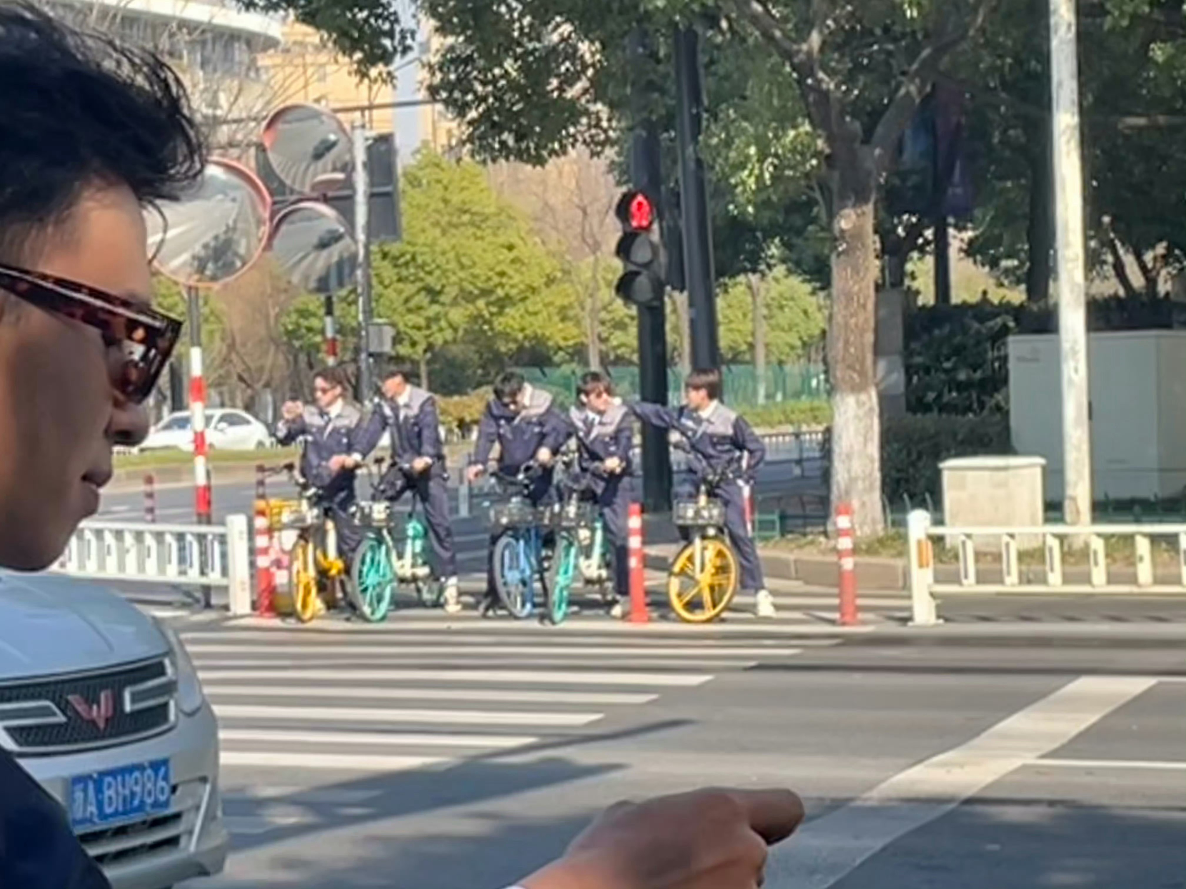 赵一博那年今日  赵一博晒旧照祝十个勤天两周年快乐  赵一博晒旧照祝十个勤天两周