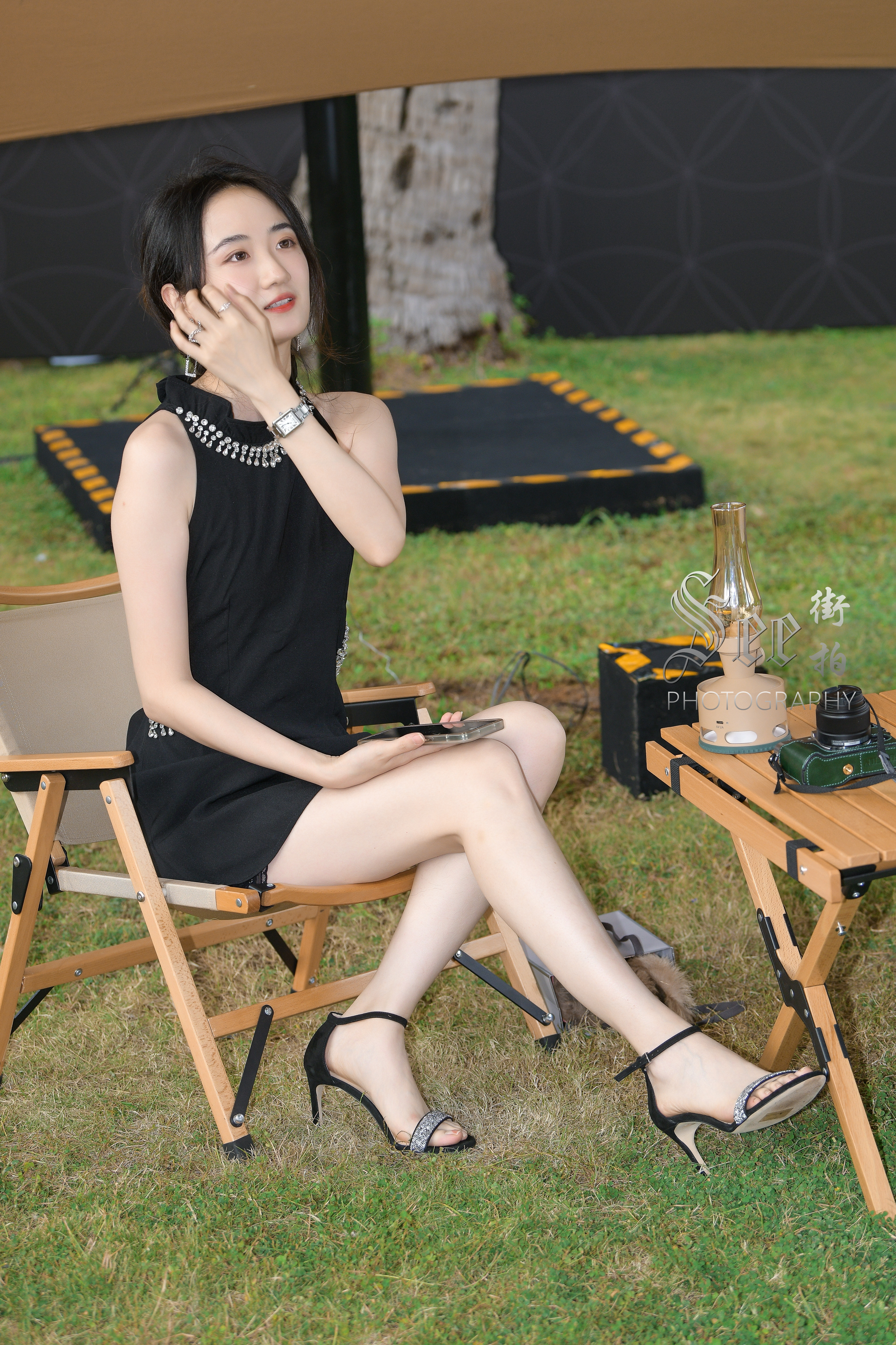 简约黑色吊带裙，魅力显白~~ ​​​