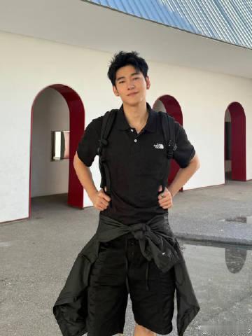 陈叶生接Beni歌手彩排 绝绝子！Beni加盟歌手2025突围赛彩排，陈叶生接机