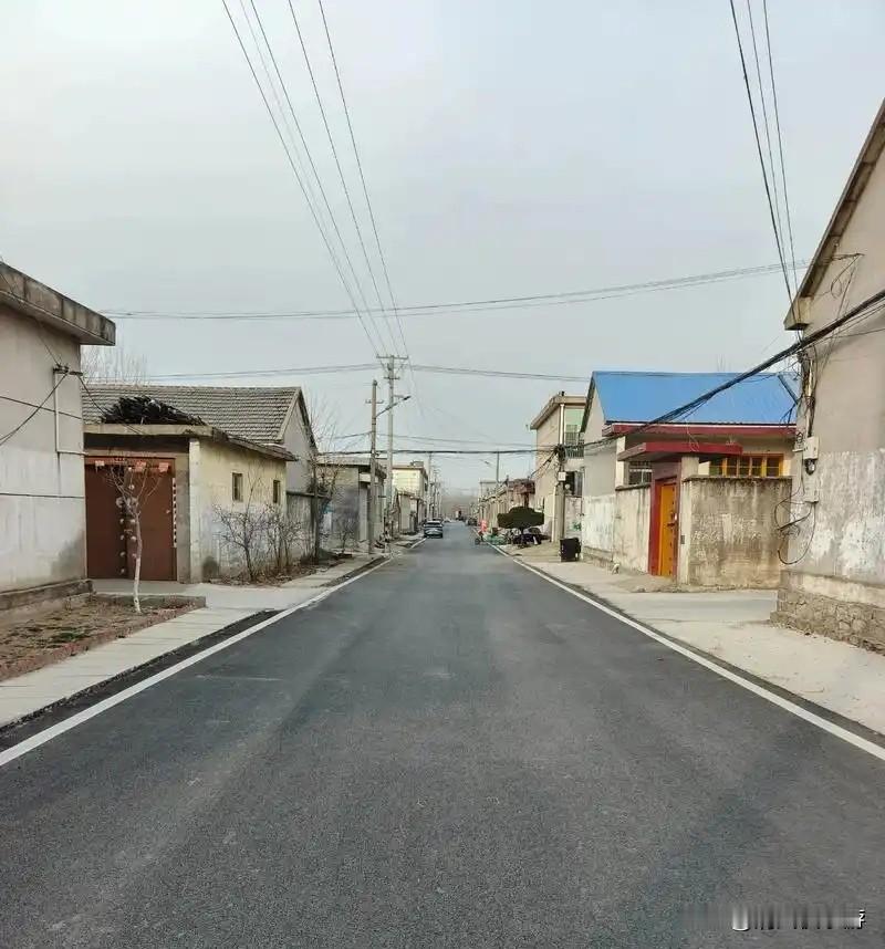 今天已经大年初四了，千万外出务工的游子一大早就踏上返程之路，农村又恢复了冷冷清清