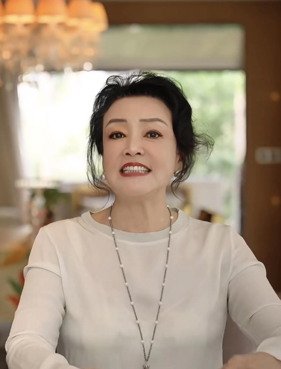 有一说一，张兰真是营销奇才，西贝老板要好好学学啊！
后厨直播炒菜，看看这烟火气，