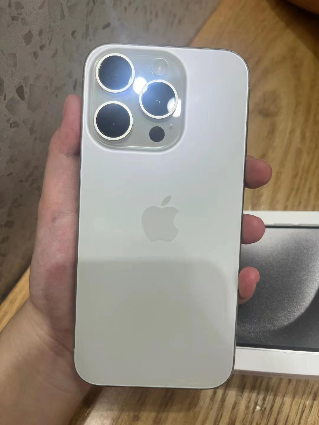 iPhone11换15 Pro，感觉隔几代升级最值了！

买的是白色，颜值没得说