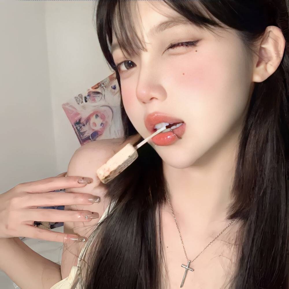 “    可能是这个时代太坏了，    感情泛滥，语言没有重量，    随便说出