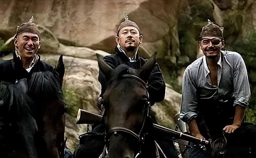 “真是怪事儿，这尼姑的胸也太大了。”
 
1949年8月，我军在浙江宁波，追剿土