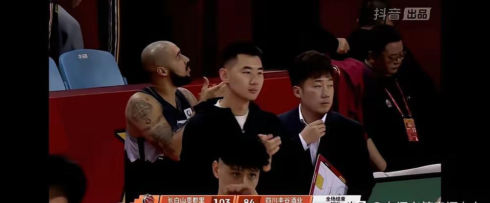 四川队今天打出了赛季最好的一场比赛，全场轰下111分，这个得分甚至超过了不少强队