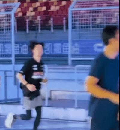 又想起那个评论：长得像一只大脚趾 