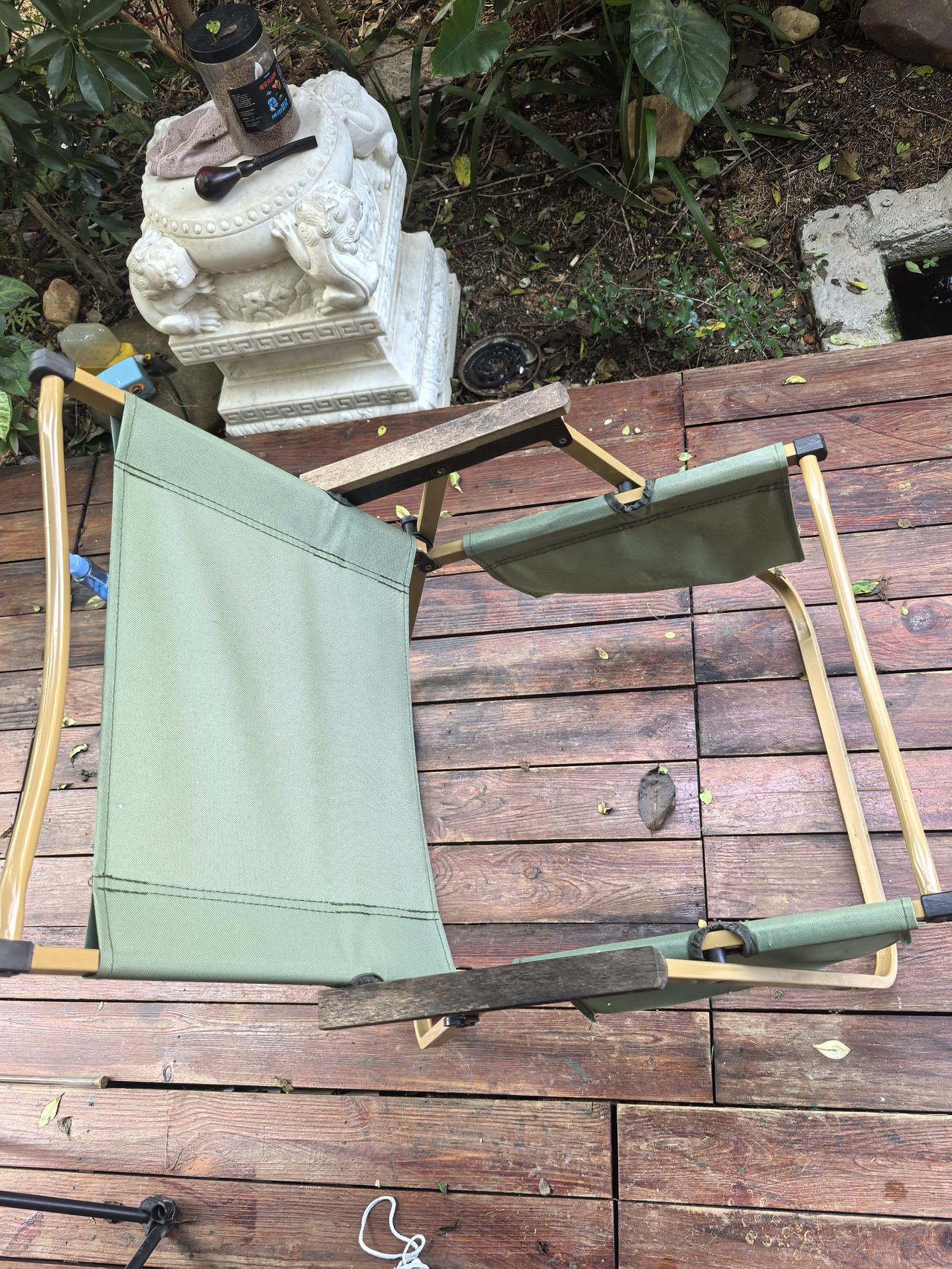 在自家花园坐的好好的，忽然趴的一声，把腰闪了，这张椅子可是可是在抖音平台买的，请