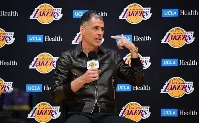 美媒：NBA目前还不想让詹姆斯退役，因为联盟还没找到新门面，肖华想捧亚历山大和雷