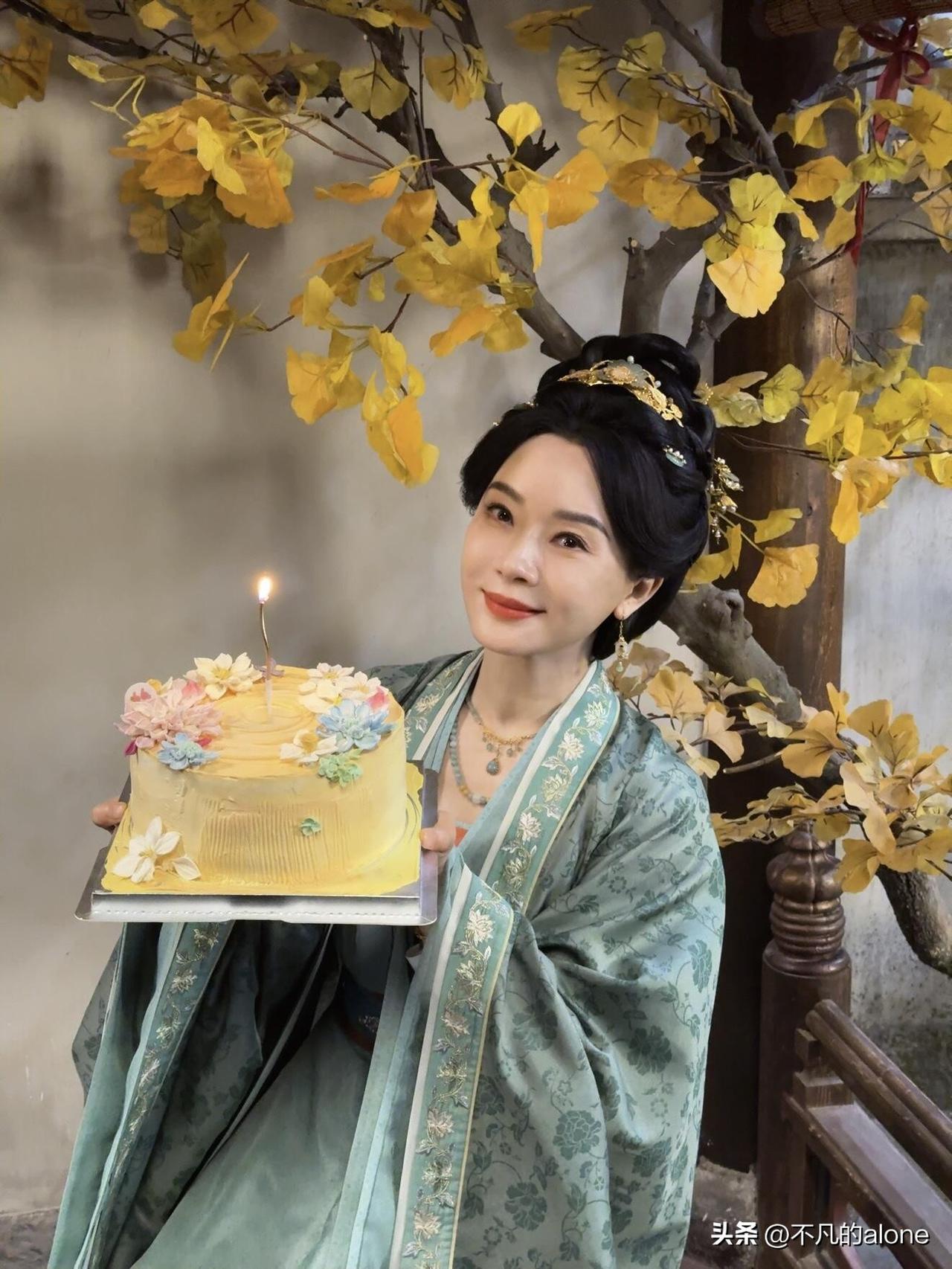 3月9日，演员陈数发文为自己庆生，祝姐姐49岁生日快乐！

我只看过陈数演得一部