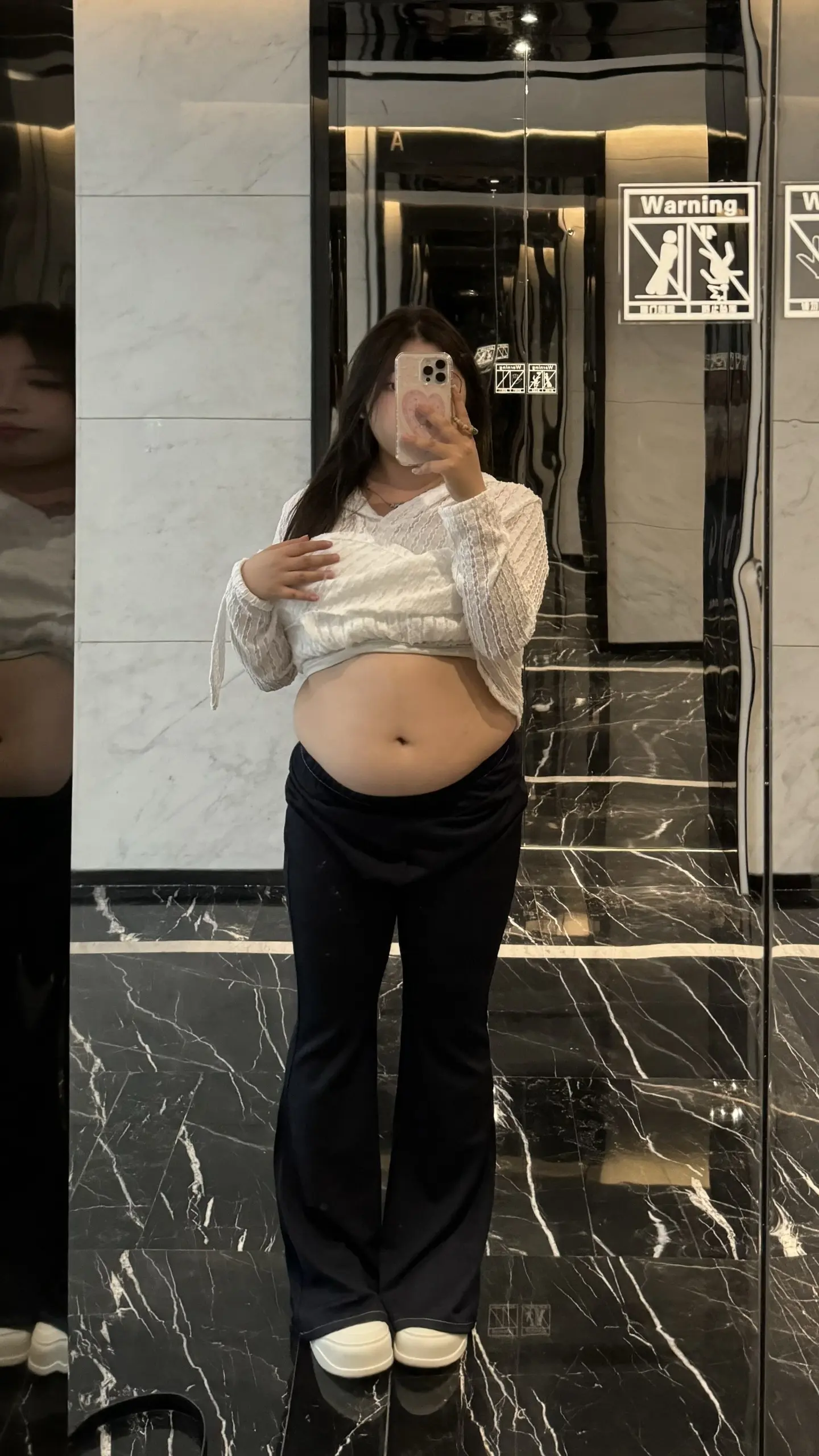 苹果型身材穿微喇裤就是这么显瘦的。