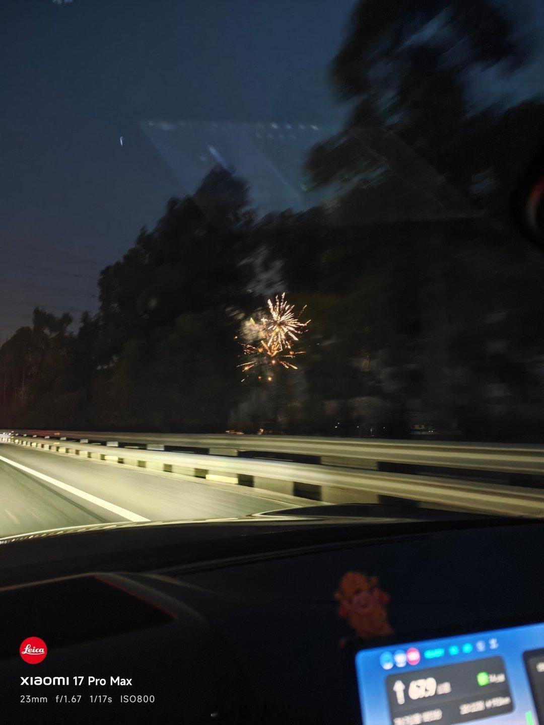 开鹏子回家过年了，后备箱空间还不错；车机做了个小彩蛋——SR变成小P骑马开着小鹏