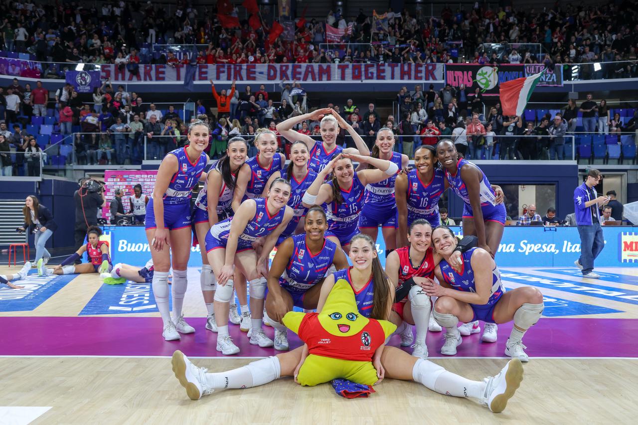 米兰淘汰斯坎迪奇进决赛

2025-2026女排意甲总决赛半决赛，米兰主场3-1