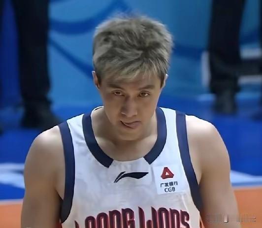 郭艾伦缺席广东德比[捂脸]球迷又要失望了

CBA将上演广东德比，广东宏远队客场