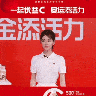 赵露思只是在干什么呀？她不会觉得自己很可爱吧？ ​​​