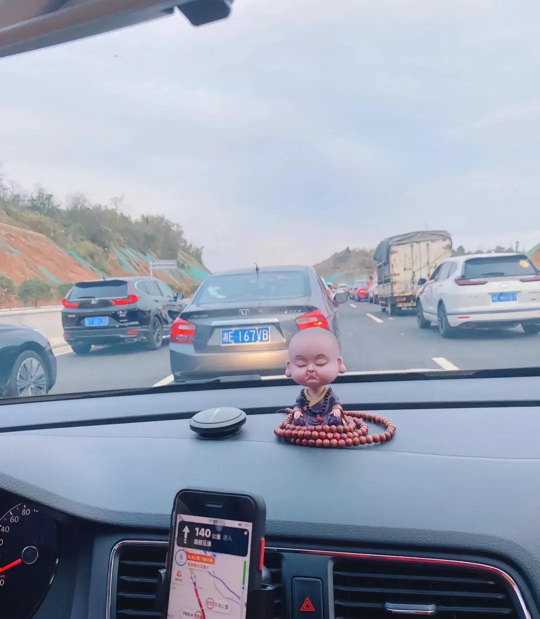 #春运路上随手拍# 
 
#返乡路上随手拍# 
 
春运，是一场盛大的迁徙，也是