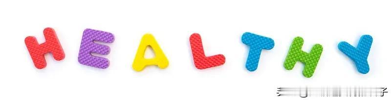 能引起大多数人兴趣的话题还挺多的。梦想与追求就很有共鸣，谁心里没个小目标呢，分享