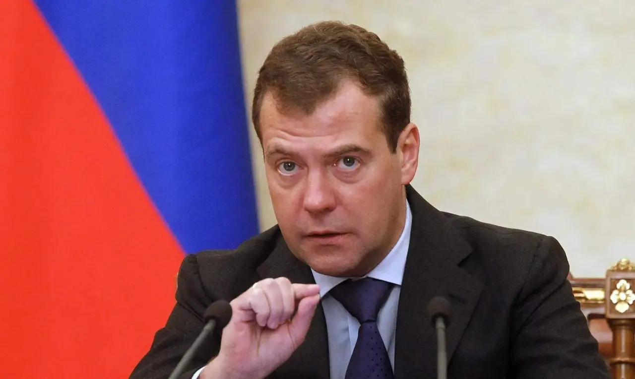 俄罗斯警告中国会被围攻？错了！真相是：他们不是怕中国打仗，是怕中国发展不受控。俄