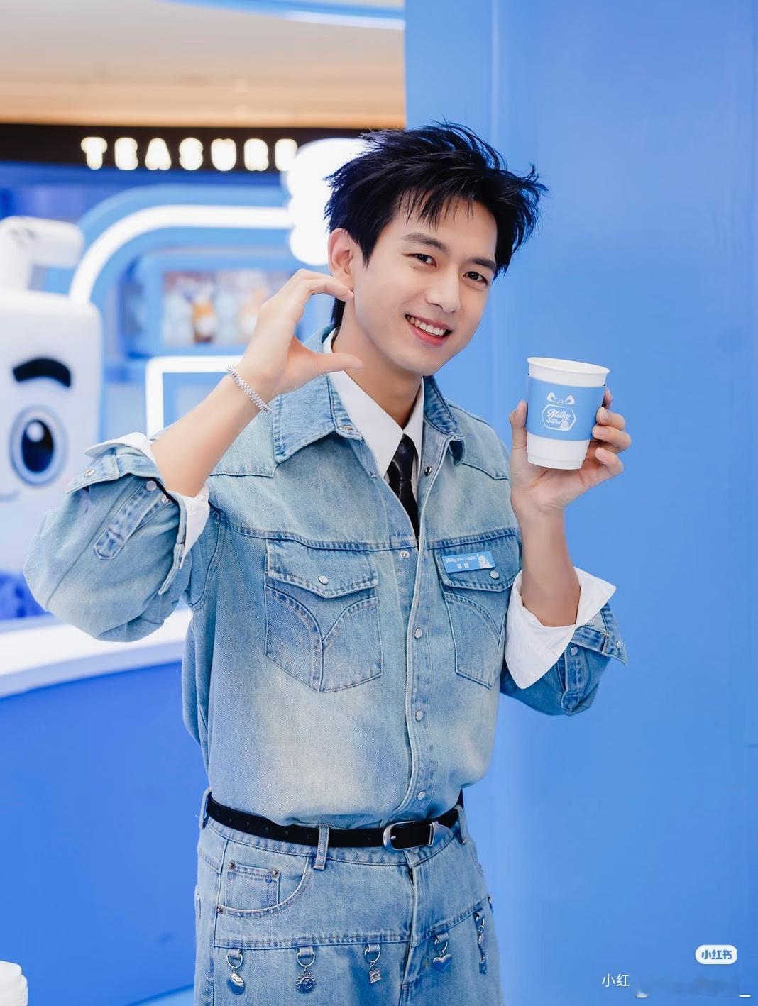 李现重回内娱上班状态夯爆了 谁懂！李现这上班状态，活力值MAX，内娱打工人看了都