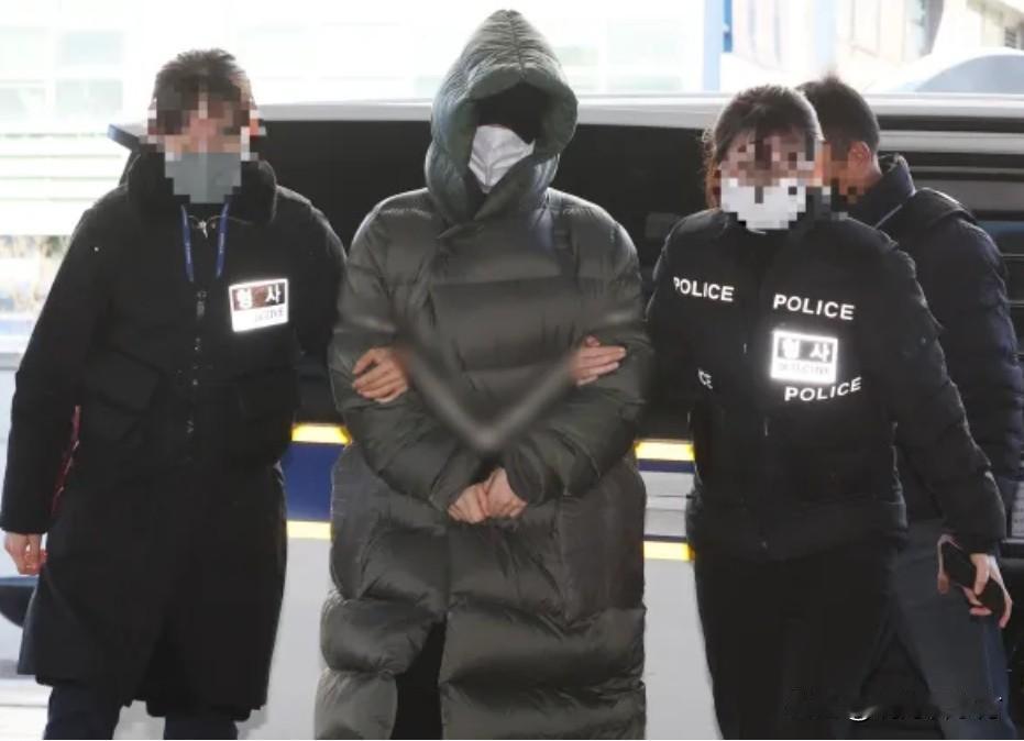 韩国南阳乳业创始人孙女黄荷娜（37岁）因涉嫌毒品犯罪逃往海外后被捕，于26日被警