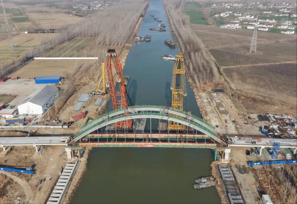 江苏在建大桥突发垮塌，2死3失联揪心救援

2月2日傍晚，江苏盐城响水县的连申线