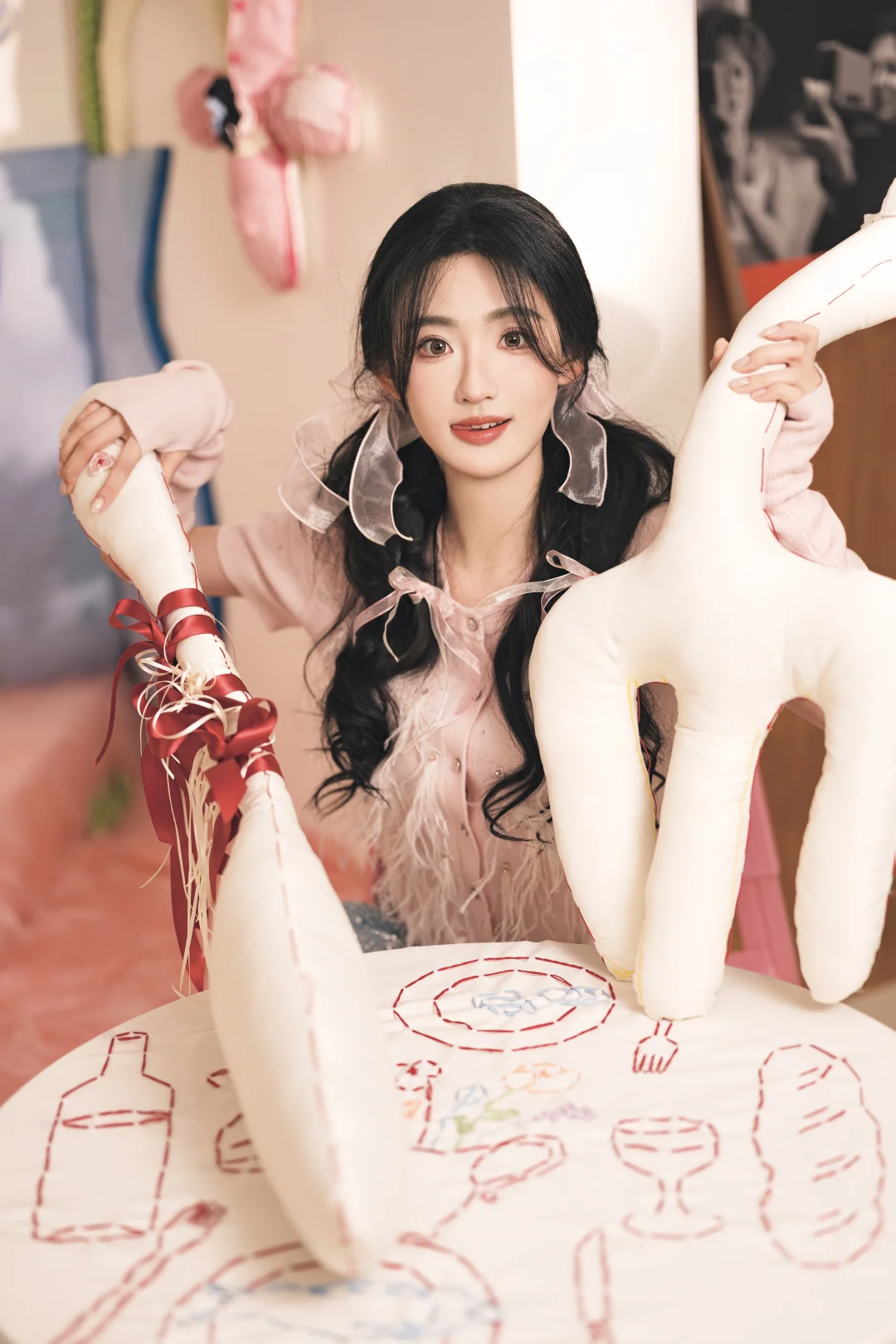给我们小雨潼拍点不一样的粉色新年💕