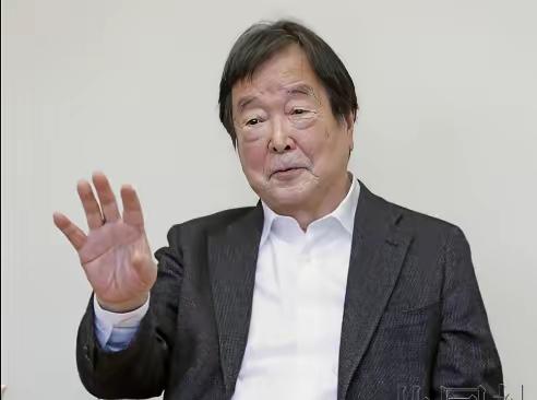 据共同社报道， 日本前外务审议官田中均在接受采访时说：“在日本，如果有人客观地看