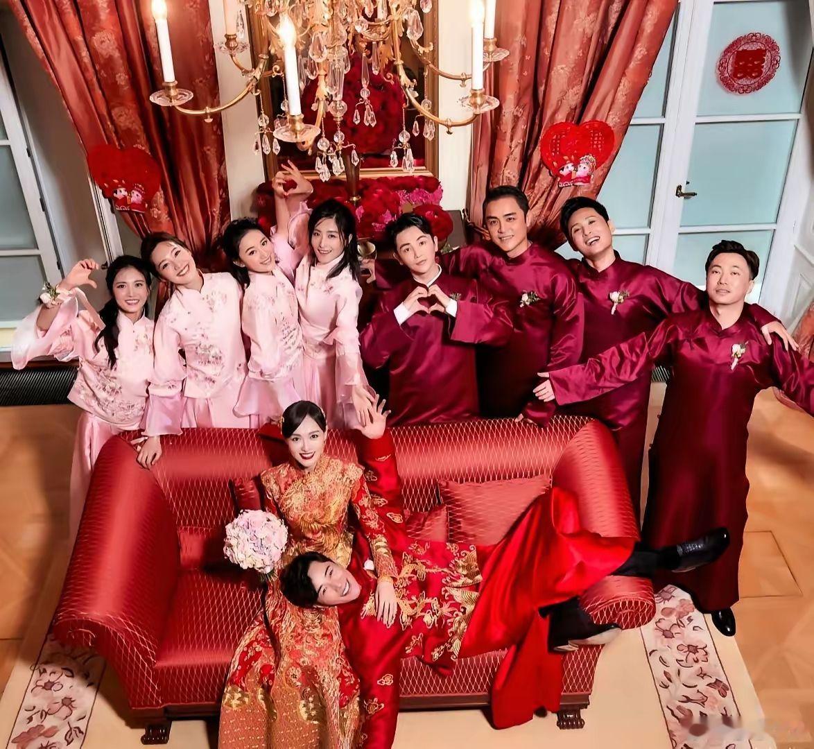 曝唐嫣罗晋经常一起参加女儿活动29日，唐嫣和罗晋夫妇低调现身女儿小小唐的幼儿园艺