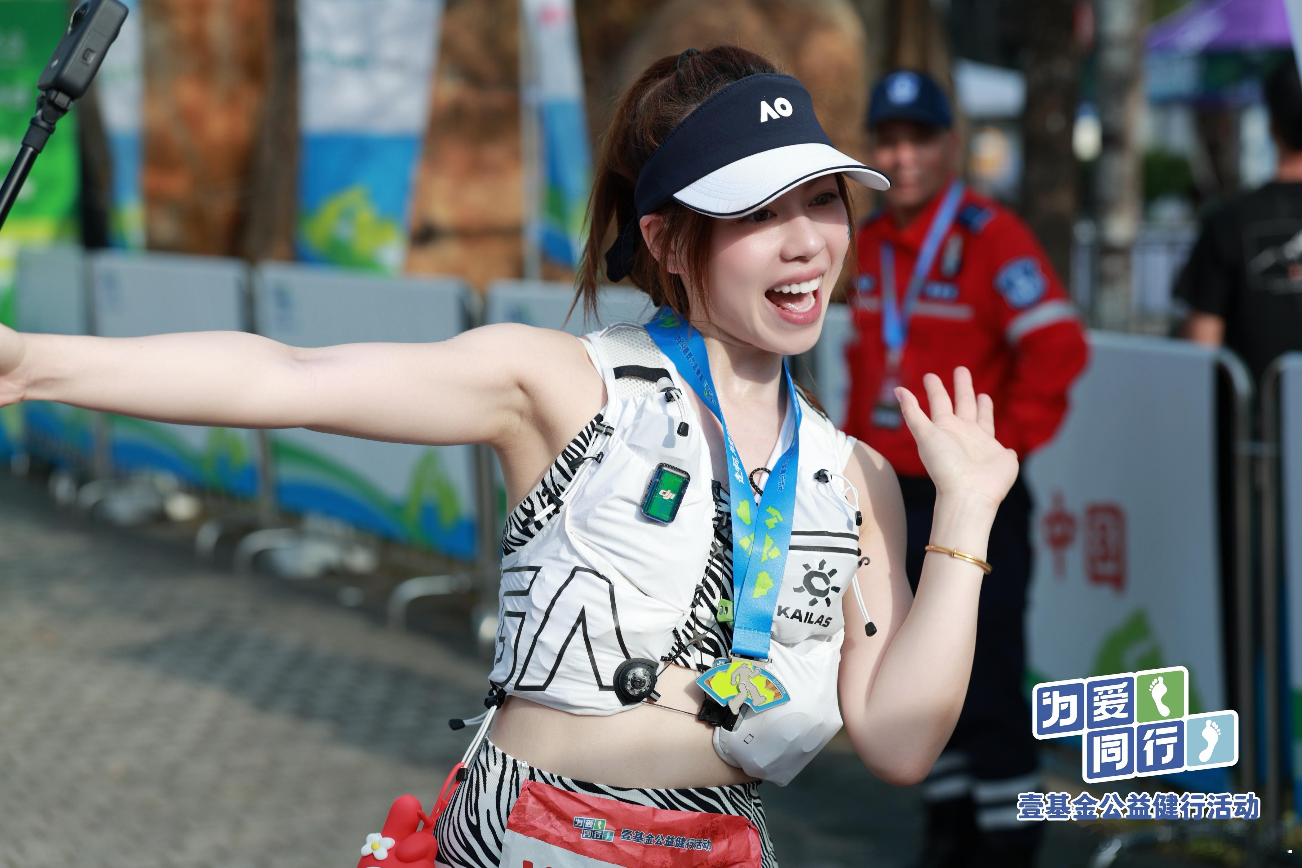 愿你我都能够勇敢快乐的做自己~晚安晚安心语壹基金为爱同行