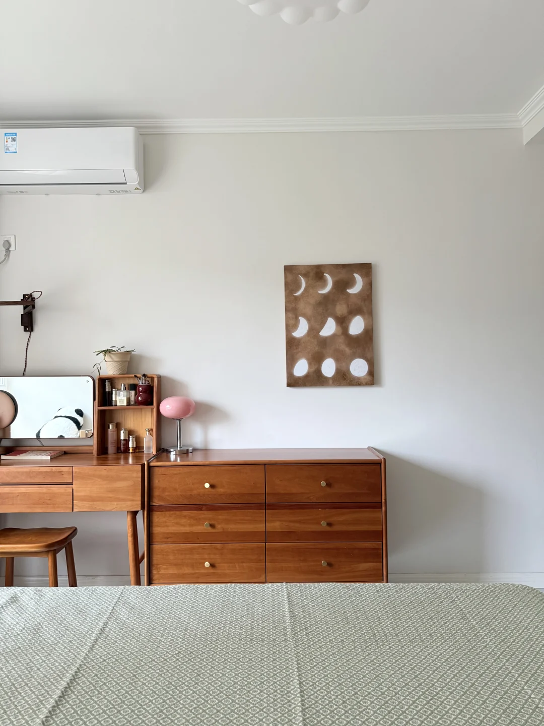 斗柜一定要配装饰画，这故事感太绝了～