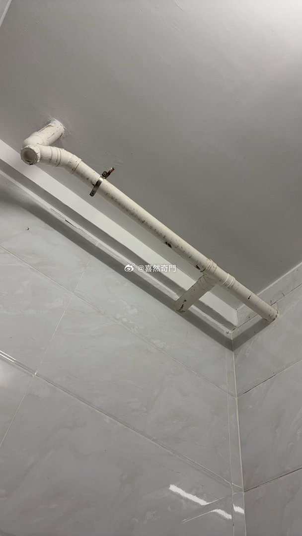 我说某方向风水不好，有空心的东西，结果有冲凉用的空桶、还有屋顶的排污管道这都属于