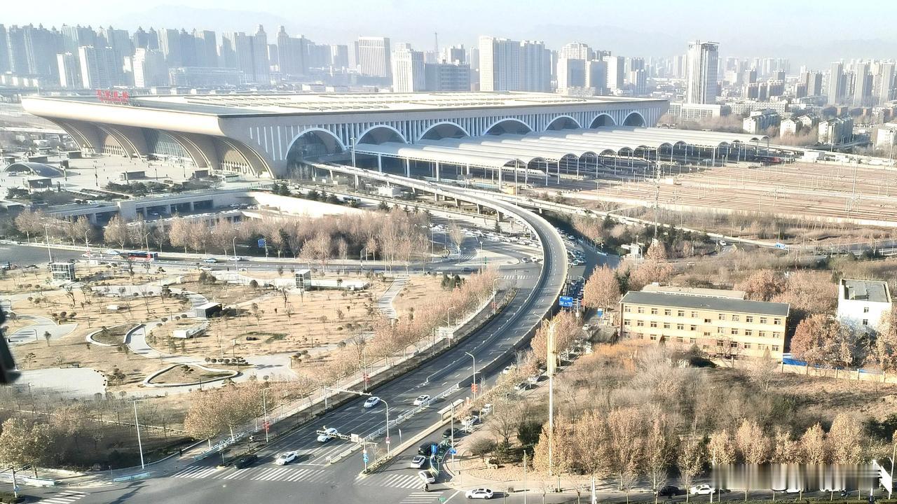 登高眺望石家庄站是这样的
幸福城市石家庄 
石家庄飞跃视界 
作者：祥瑞传奇
