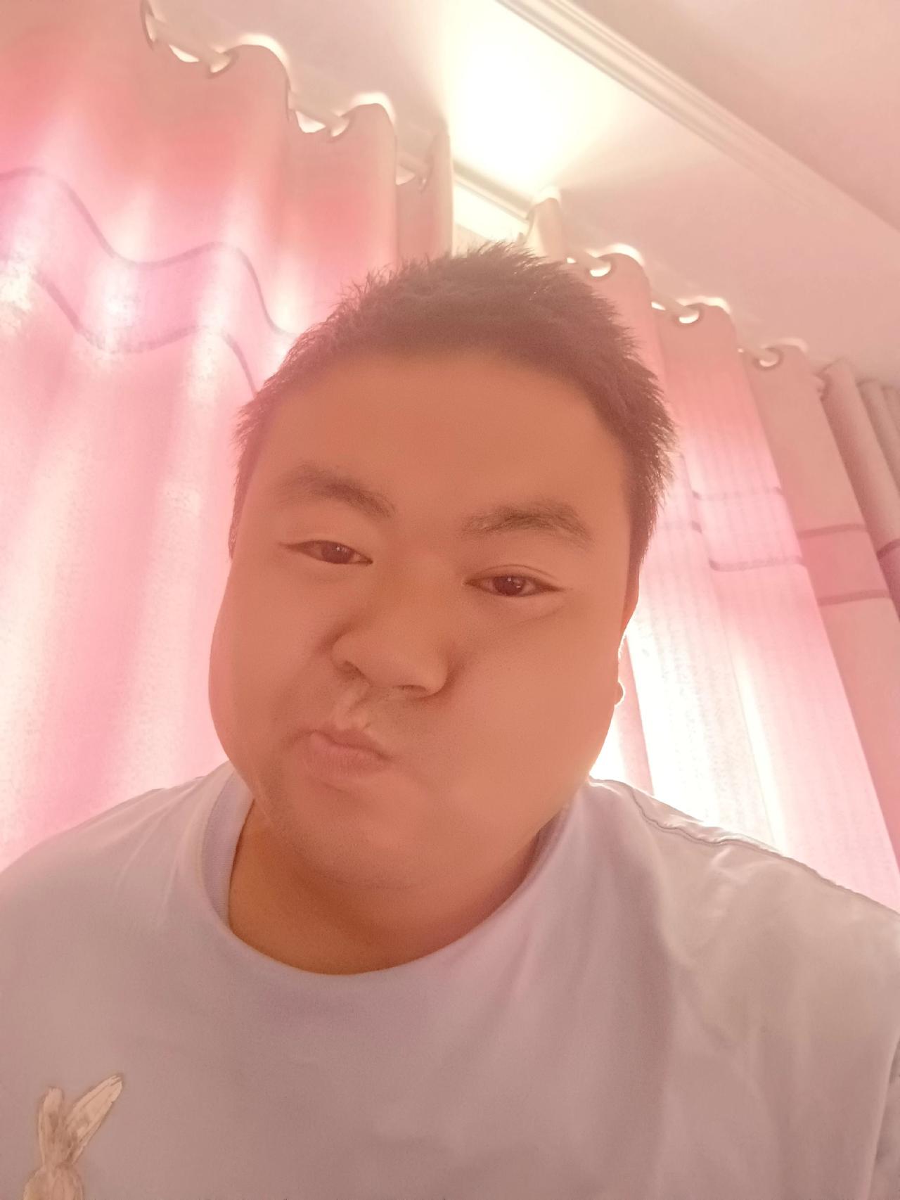 人穷了又瘦又黑，狗见了都让道走。