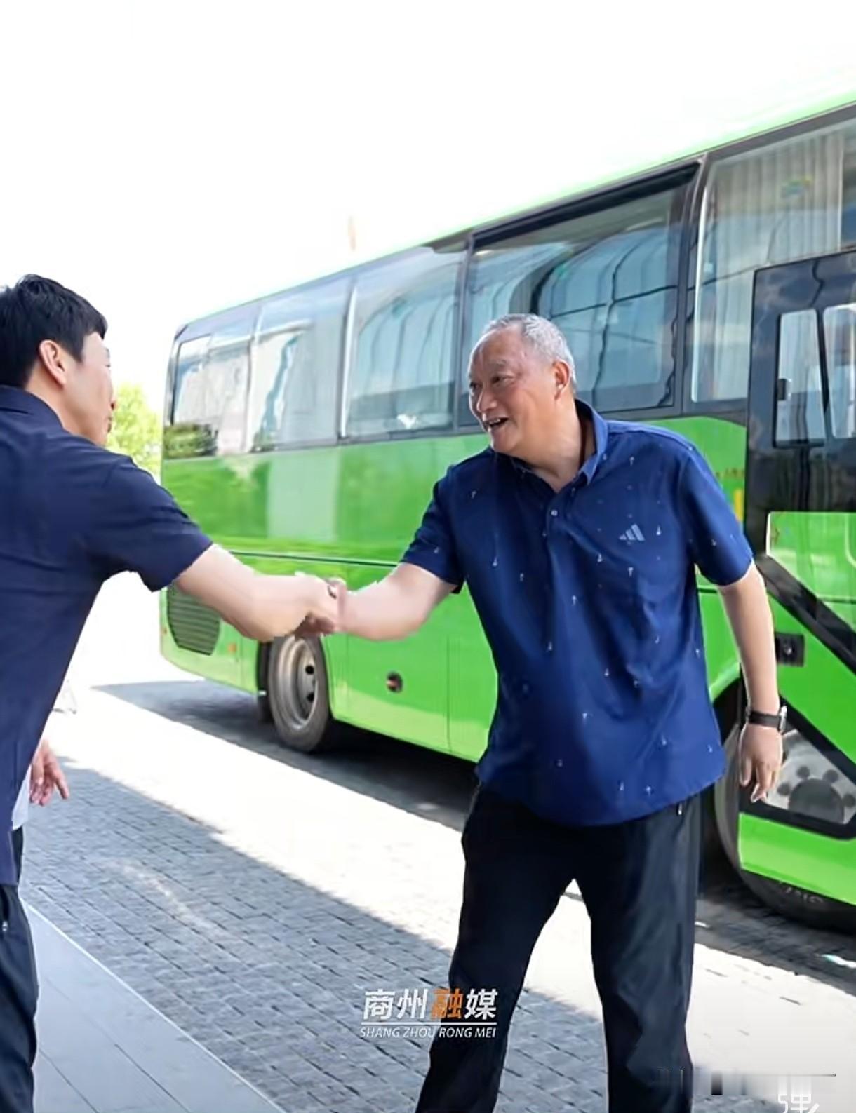 吴胜率队赴陕西商洛参加世界中学生锦标赛。参赛的这支国青队伍应该是延续了此前上海“