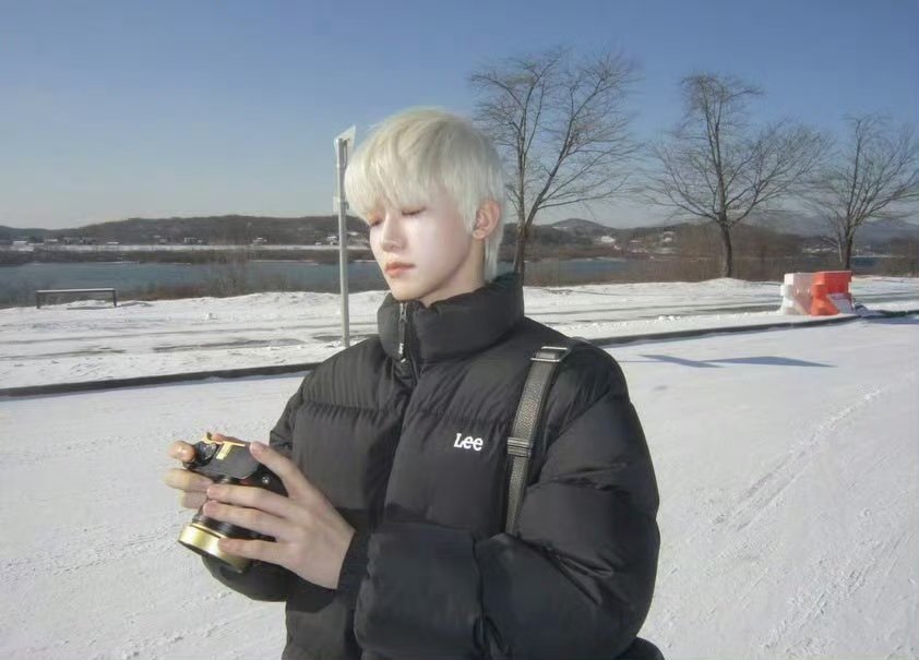 罗渽民白发撕漫男一位 