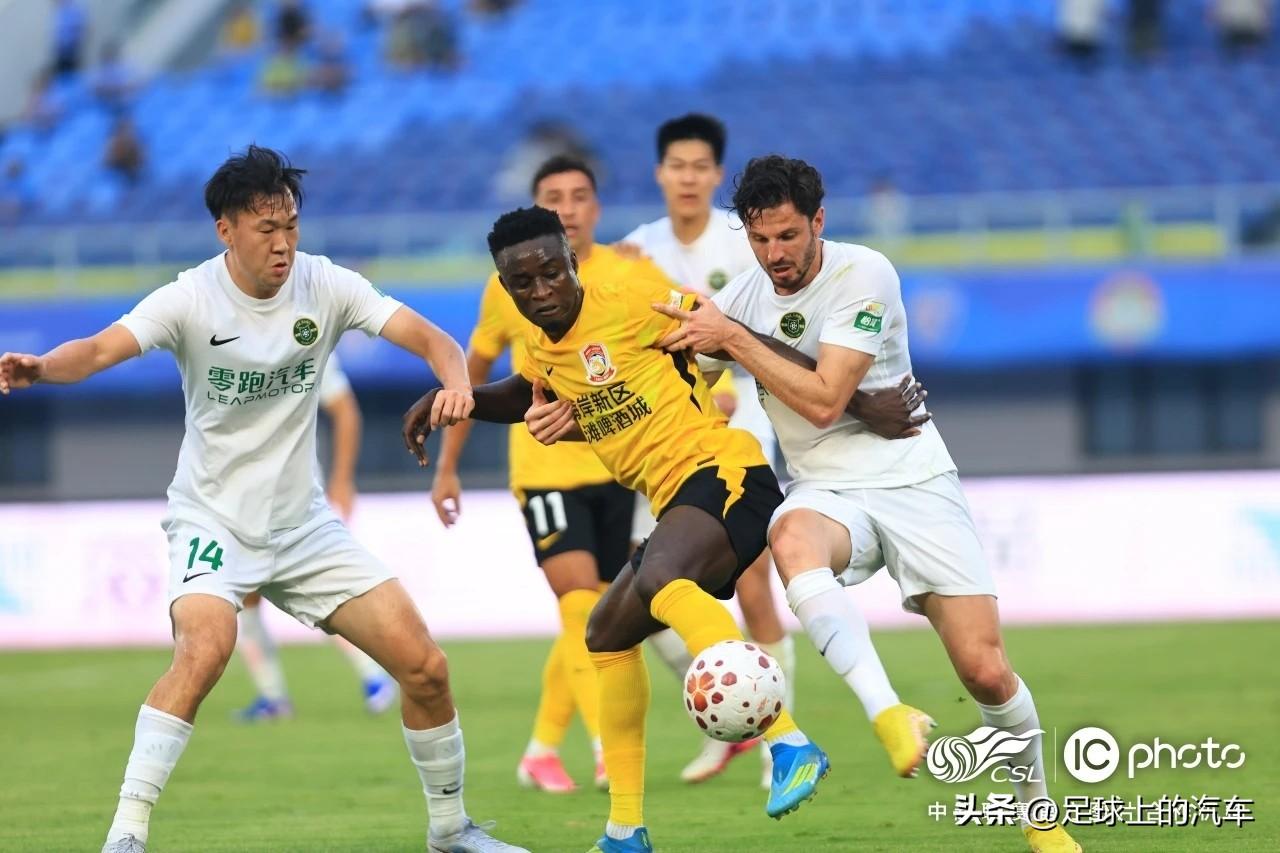 没想到啊！今晚青岛西海岸主场3-1拿下了浙江队，下半赛季迎来开门红！

还有一个