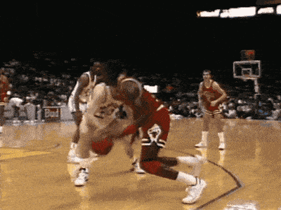 乔丹这个隔扣两人太轻松了