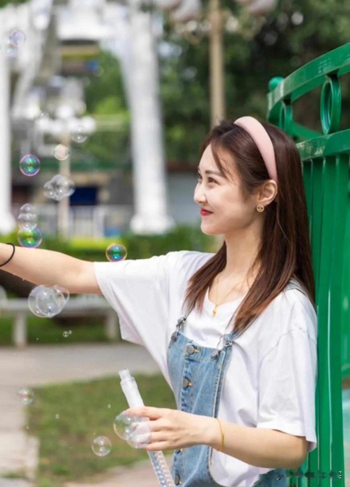 离婚与失恋：哪个更痛苦？在人生的旅途中，爱情常常是我们最美好的回忆之一。然而，当