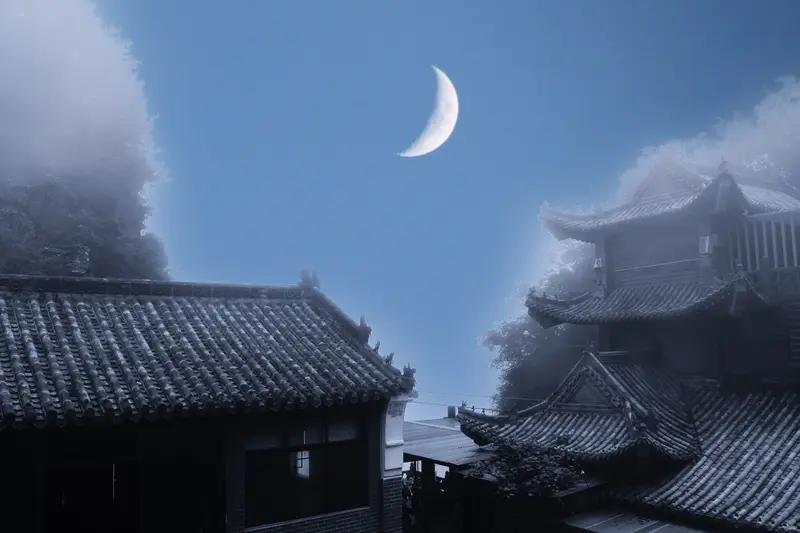 下联：半帘月色静留痕；念姐邀对一枕思绪飞腾远