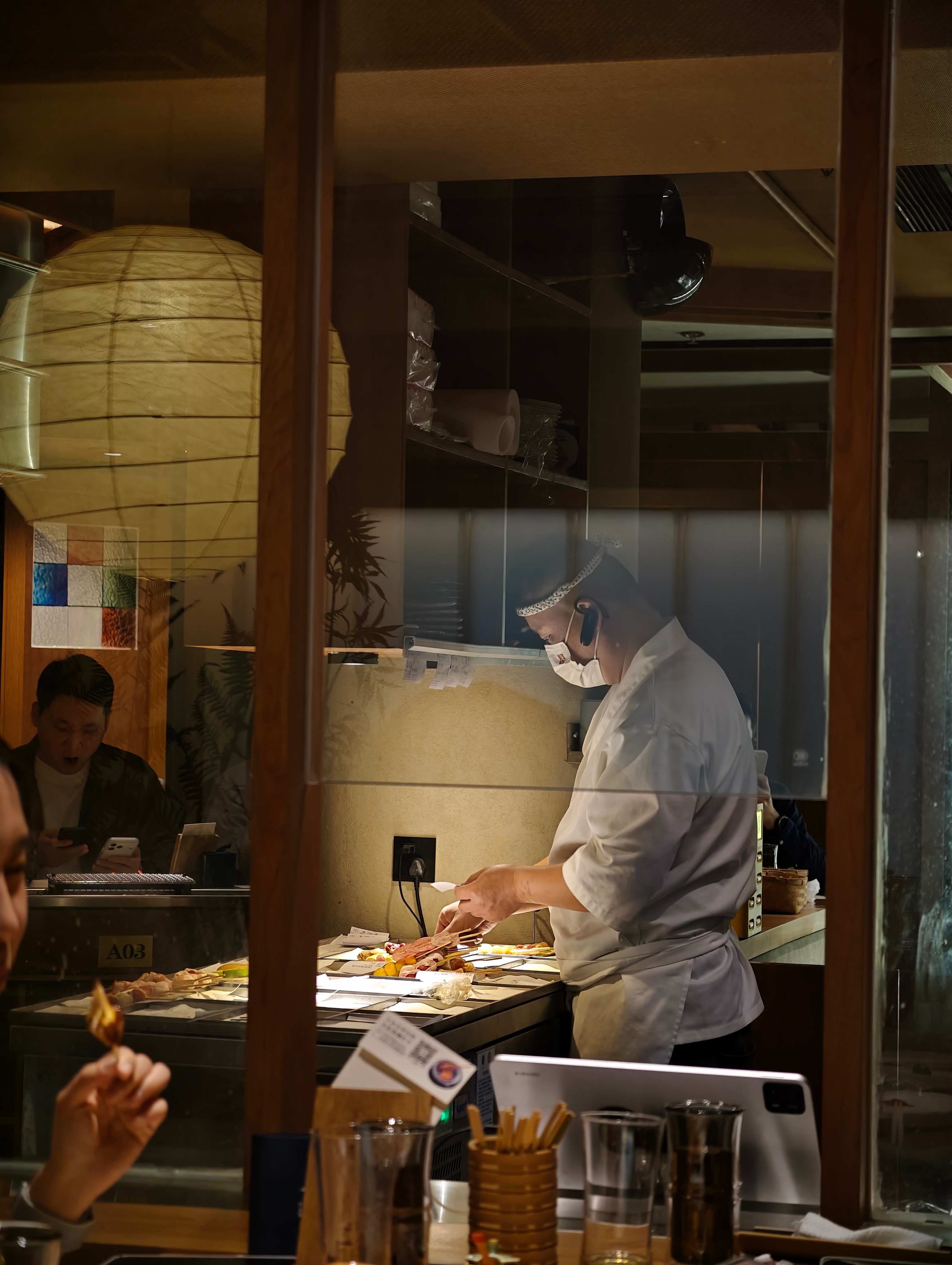 一转眼结婚已经10年，楼下来顿小烧鸟。突然意识到这个结婚纪念日的时间选的不错，车