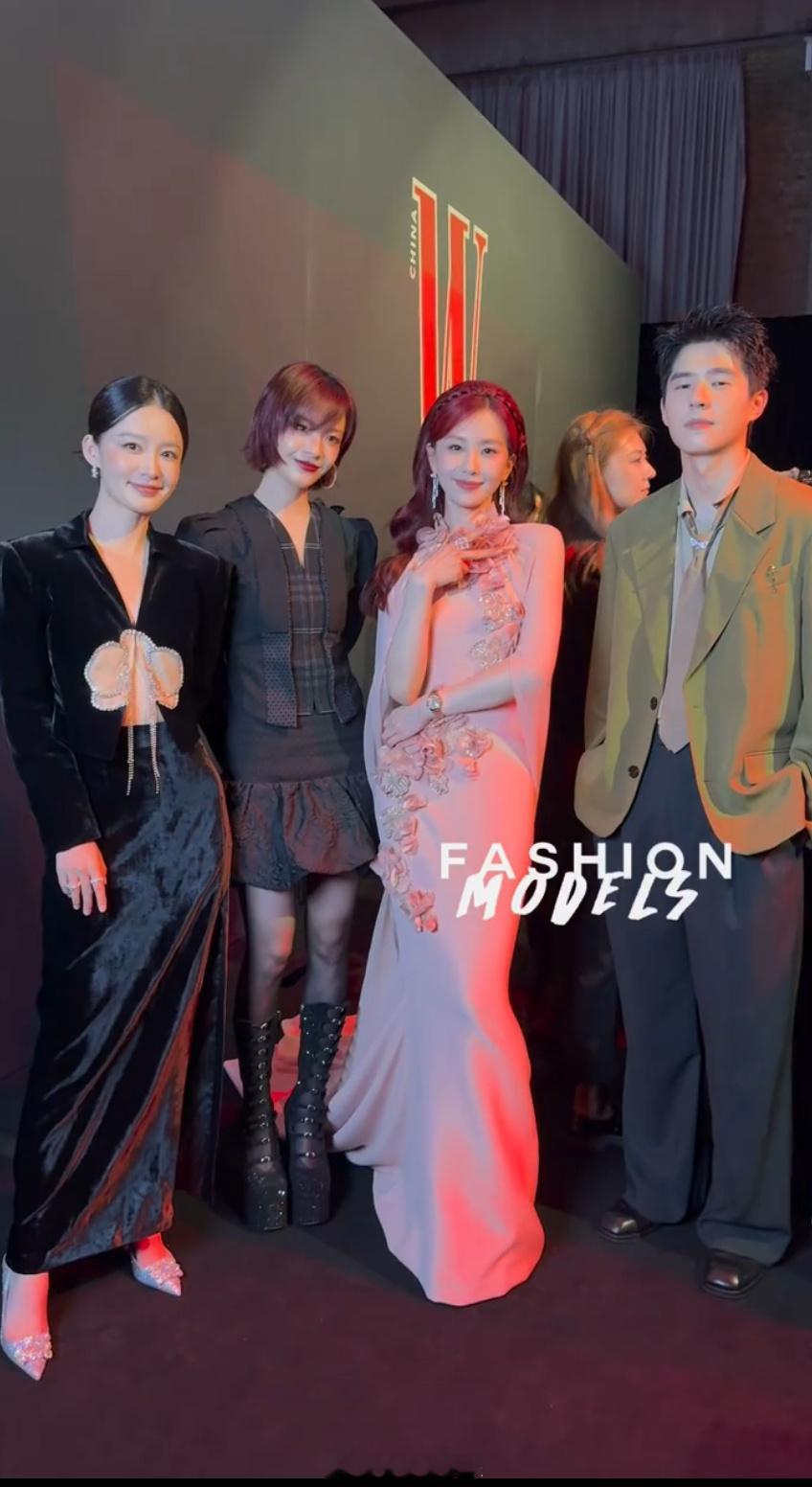 刘诗诗李沁刘昊然李庚希同框刘诗诗李沁刘昊然李庚希W盛典同框 ​​​