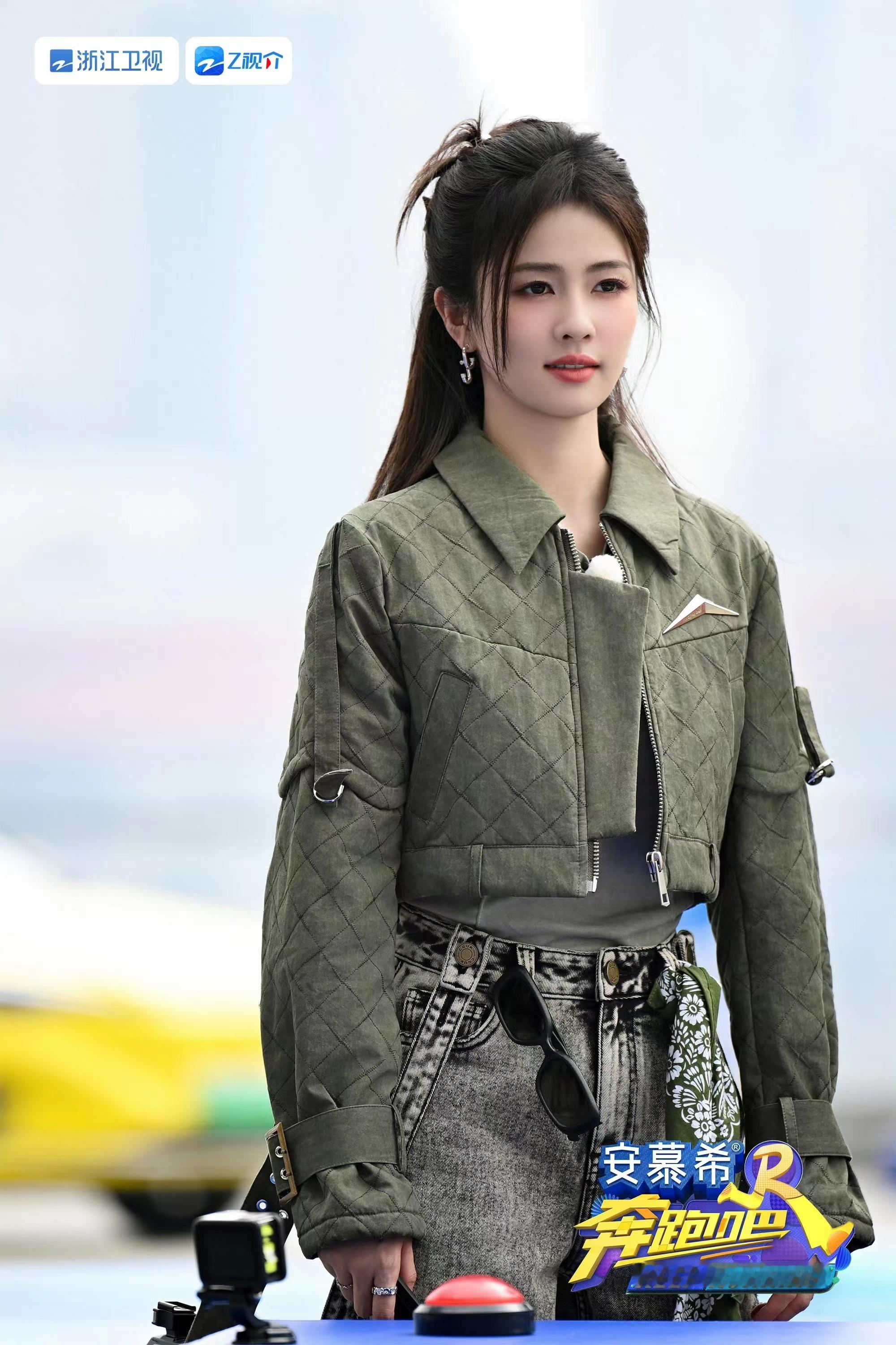 #白鹿连续三期拿小黄金了#  白鹿在《#奔跑吧#》真的是好强，连续三期拿小黄金了