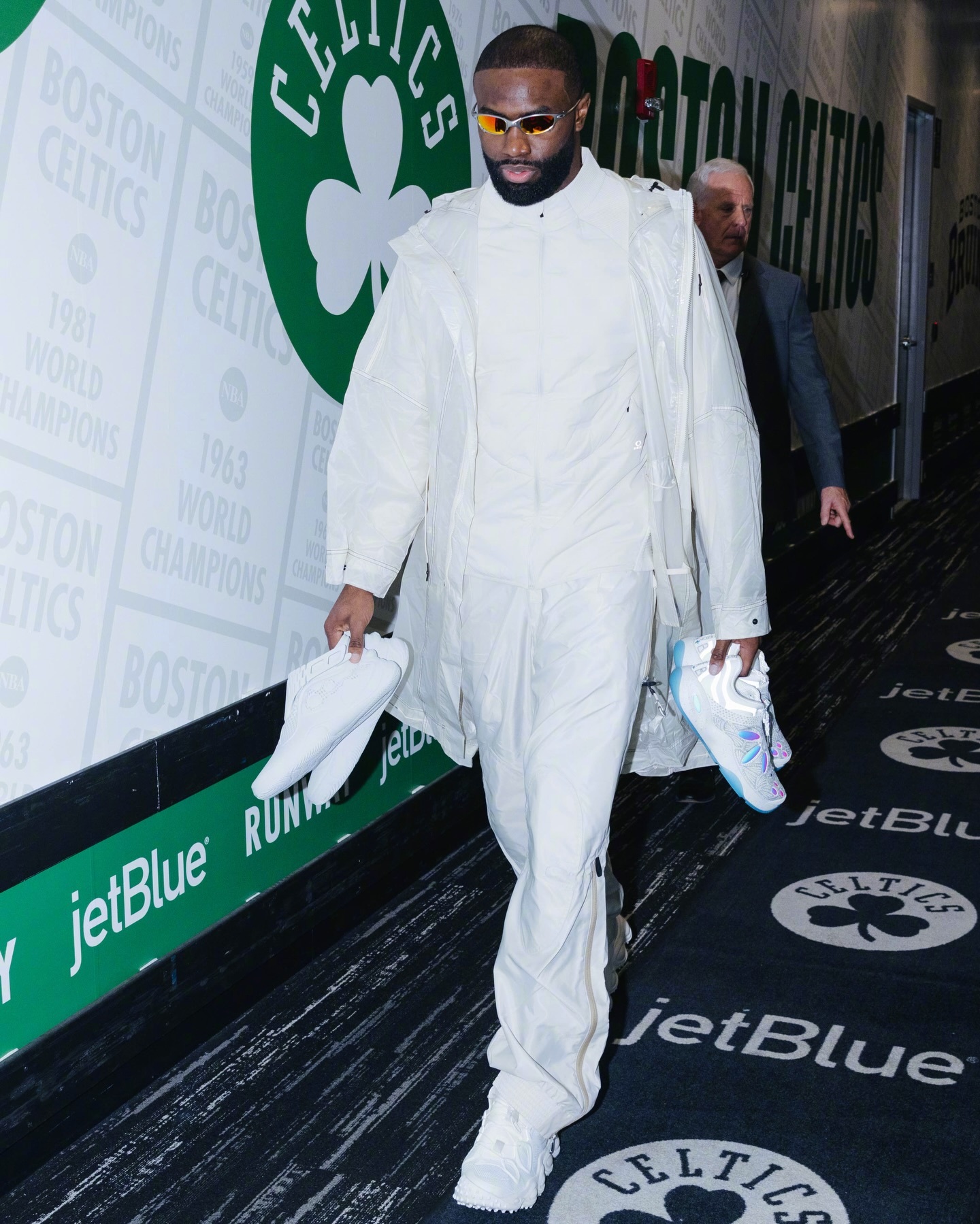 今天杰伦-布朗带上了自己的新一代球鞋741performance V1 3D-p