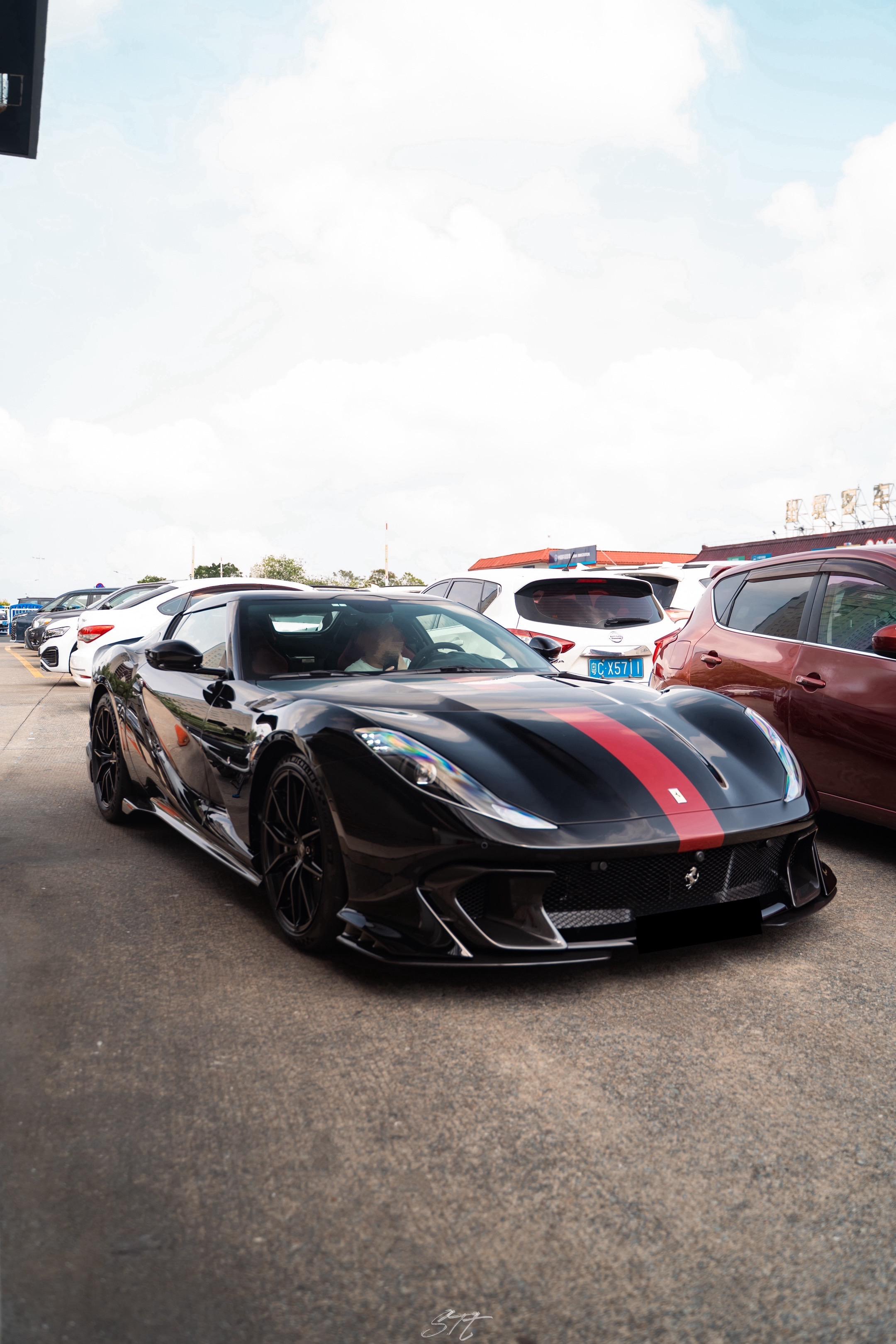 大陆第三台法拉利812 Competizione Aperta