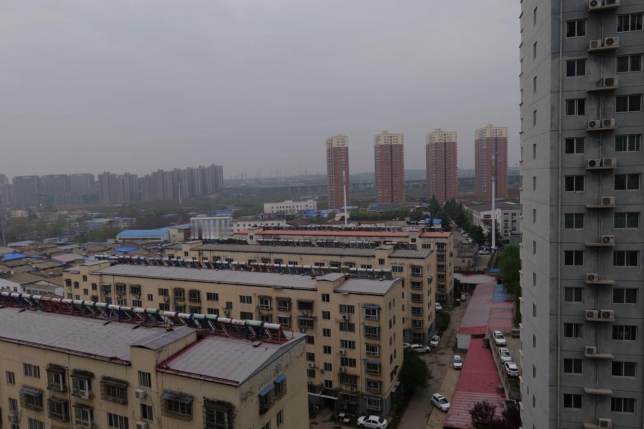考考大家的眼力了。

两张图，一张图是由松下S5M2拍摄，24mm焦段，F3.8