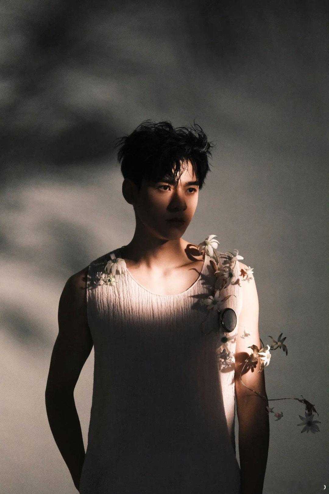 #龚俊开花了# 龚俊好好看啊#龚俊万物回春大片# ​​​