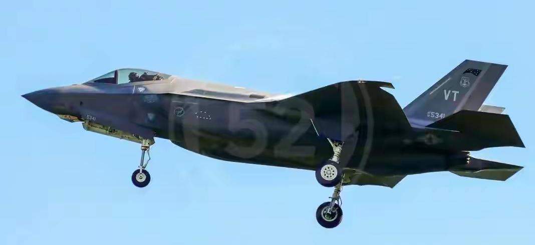 买歼10来不及，20架F-35A杀到：伊朗强援委内瑞拉，民兵收到56冲